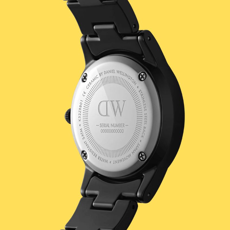 sort daniel wellington klokke fra baksiden