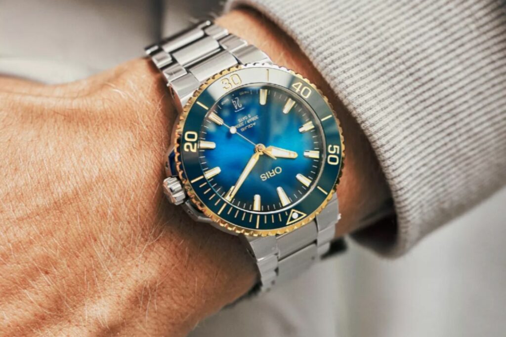 ORIS Aquis Date klokke på håndledd