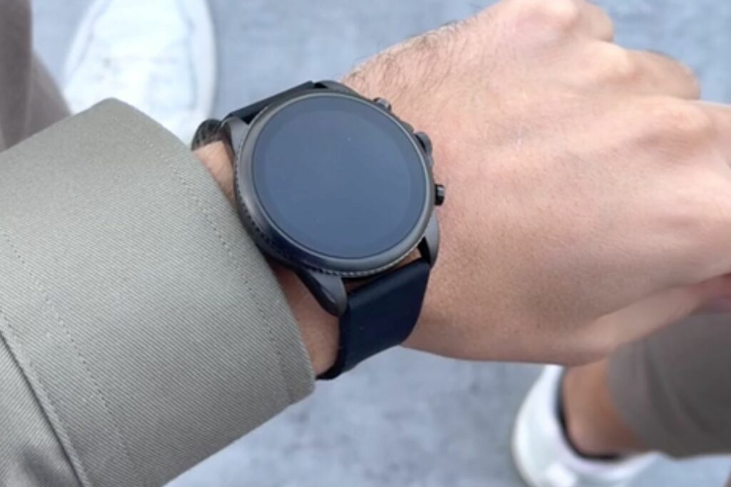 Fossil klokke på hånden